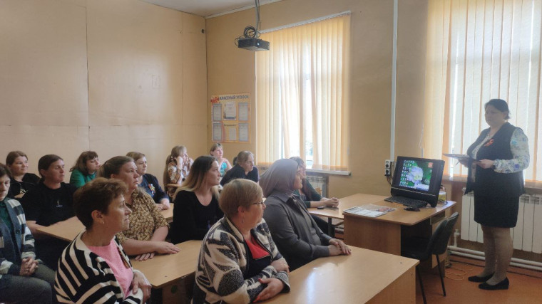 В школе состоялось общешкольное родительское собрание, на котором обсуждались вопросы, связанные с экзаменами, летним отдыхом и обеспечения безопасности детей во время каникул..